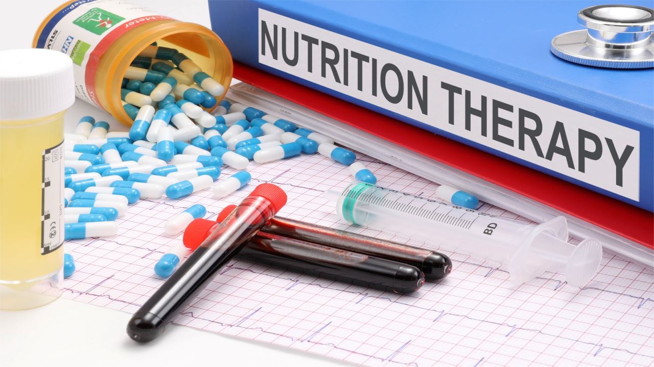 Notebook Nutrition Therapy with markers